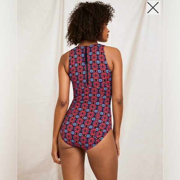 ♥️CLEARANCE♥️ Active High-Neck One-Piece Swimsuit NWT size 8 - Picture 2 of 5